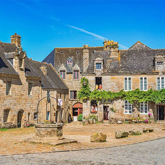 decouvrez locronan joyau historique et architectural du finistere sud