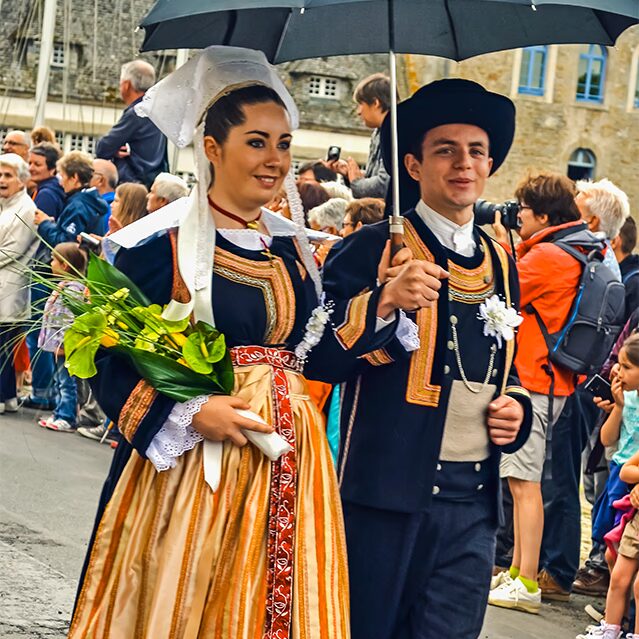 le festival des brodeuses a pont l abbe un hommage a l artisanat local