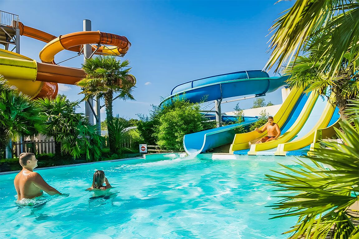 le parc aquatique chauffe du camping a lannion