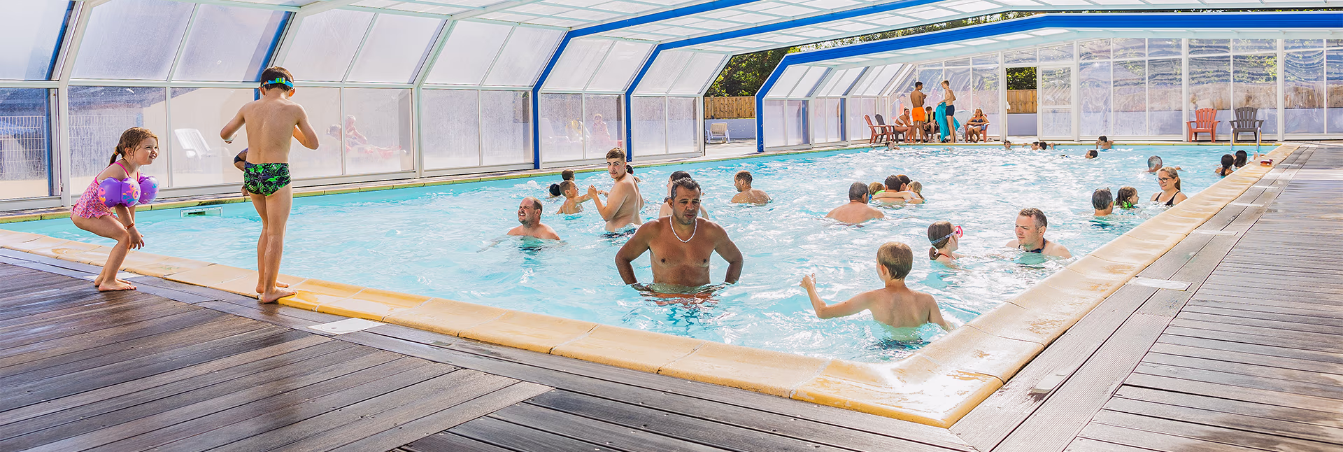 piscine couverte et chauffee du camping dans le finistere sud
