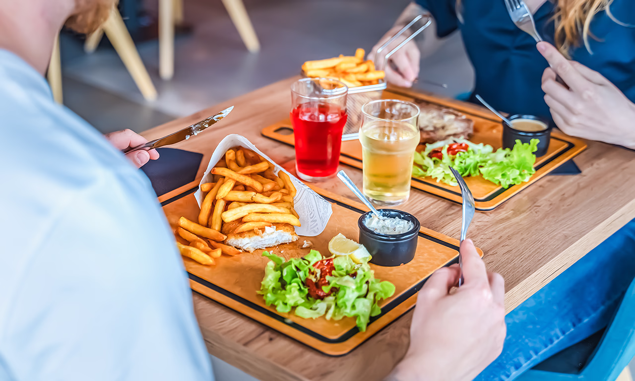 repas entre amis restaurant camping la mer blanche maeva benodet