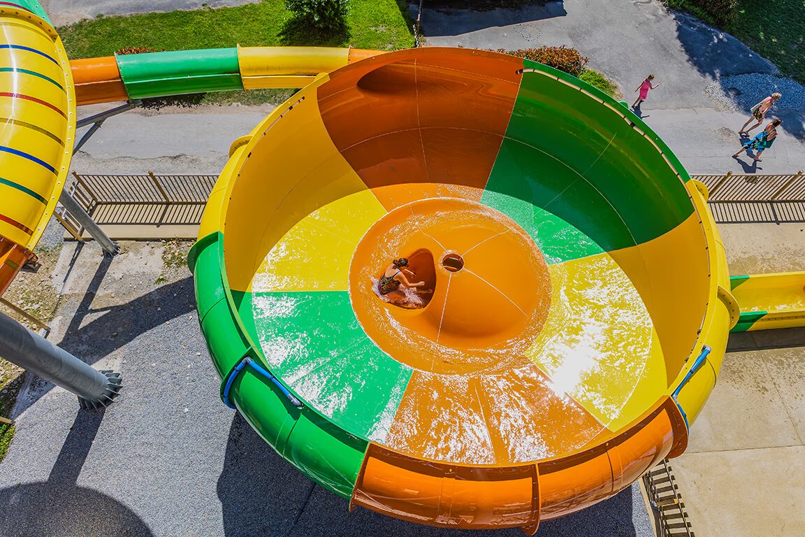 space bowl attraction phare du parc aquatique a benodet