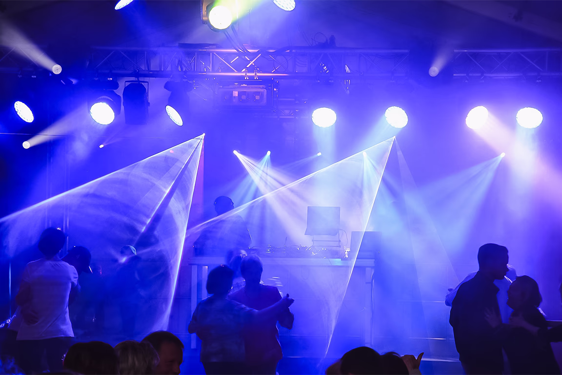 spectacles et soirees animees ambiancent votre ete