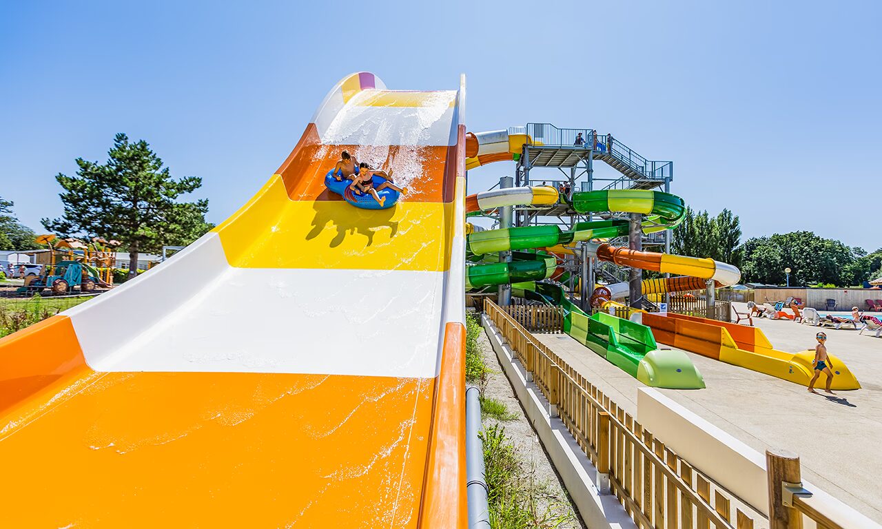 toboggan aquatique a bouee camping la mer blanche maeva benodet